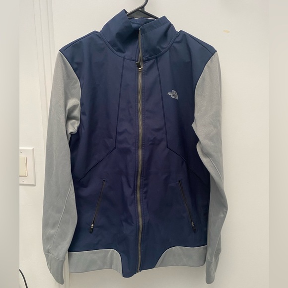 The North Face Windbreaker (Men’s Small) - Picture 2 of 4